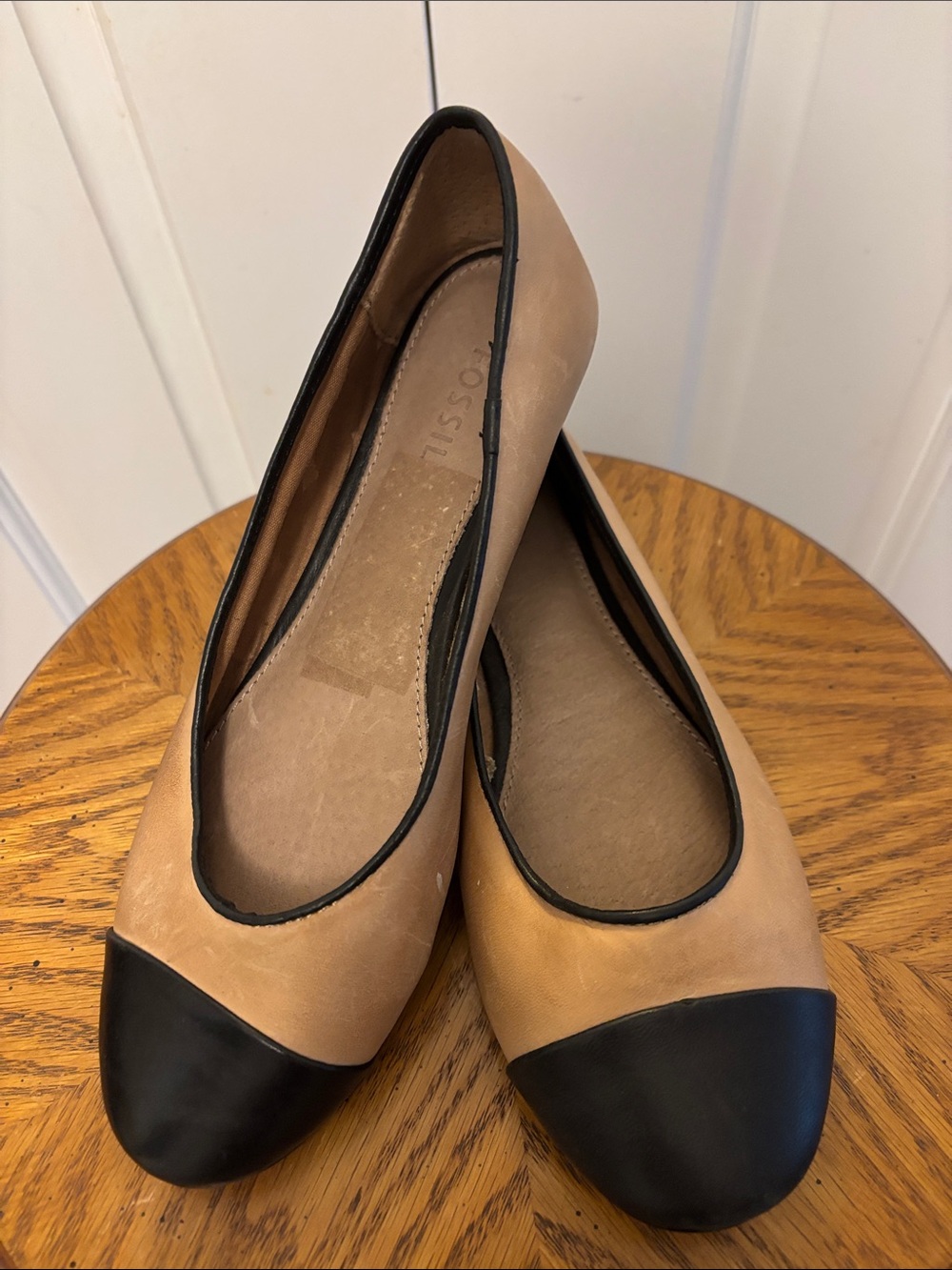 Fossil Two-Tone Tan and Black Leather Ballet Flats
